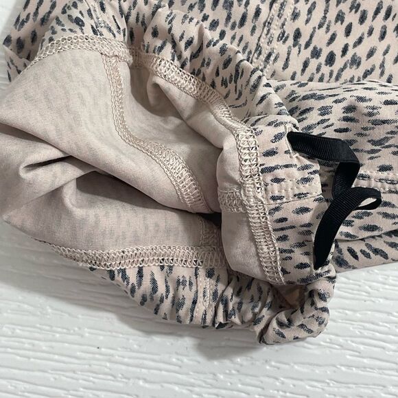 Lululemon Step Lively Crop Pants Dottie Dash Grain Black Women’s Size 4 - Picture 8 of 9